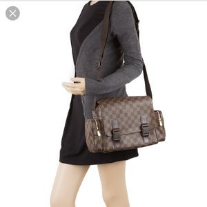 Louis Vuitton Damier ebene Melville reporter